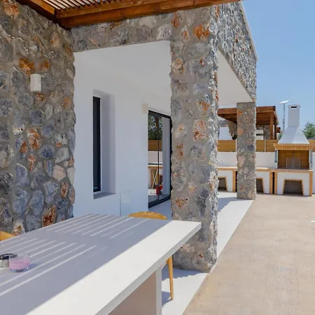 Brillante By Renthub Villa